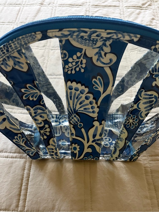 Vera Bradley Handbags - Vera Bradley Cosmetics bag